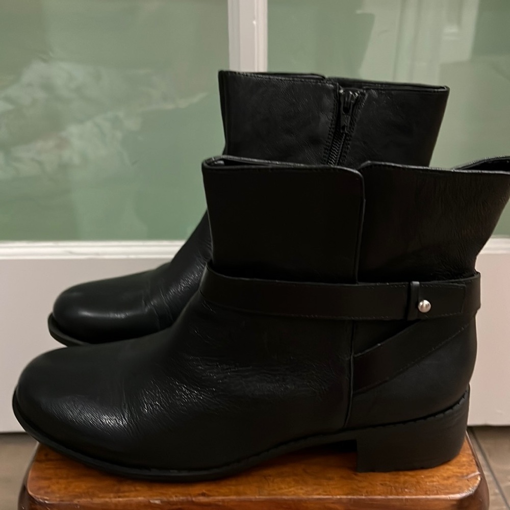 NWOT Easyspirit Woman’s Black Leather Ankle Boots Size 9.5M